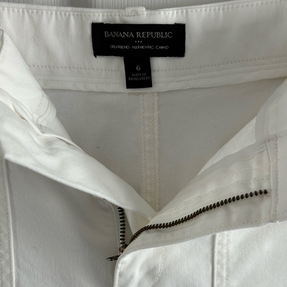 White Cotton Girlfriend Chino ankle pant. Size 6. - Picture 4 of 4